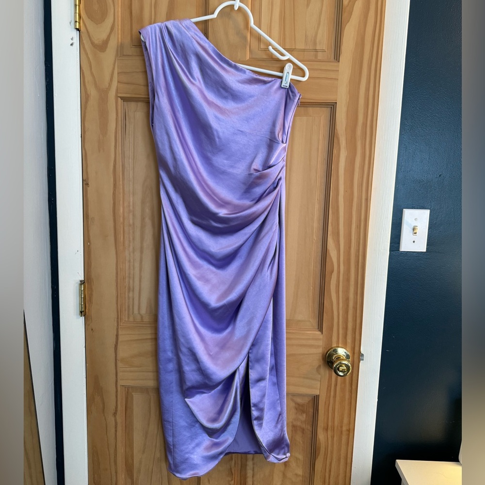 Elliatt One-Shoulder Lilac Satin Midi Dress